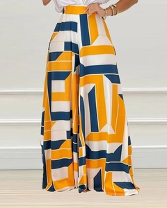Détail du pantalon à taille haute avec imprimé géométrique bleu marine et jaune
