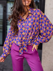 Chemisier élégant imprimé géométrique pour femmes avec un pantalon violet chic