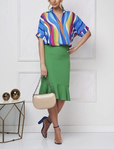 Chemisier rayé chic à col en V pour femmes avec jupe sirène verte et sac doré élégant