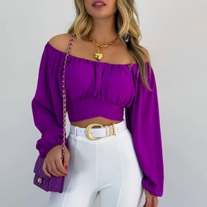 Haut court sexy violet à épaules dénudées avec manches lanternes et détails lacés