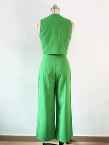 Detail view of the grass green cotton-linen two-piece set with high-waisted wide-leg pants