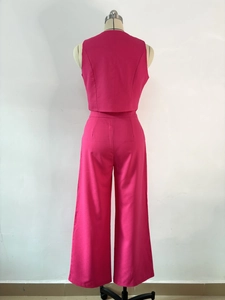 Rückansicht von fuchsiafarbenem ärmellosem Crop-Top und Hose mit weitem Bein Set