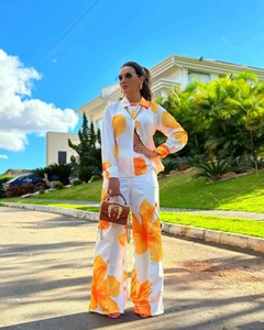 Detail of floral printed shirt and high-waist trousers set for casual outdoor vacation