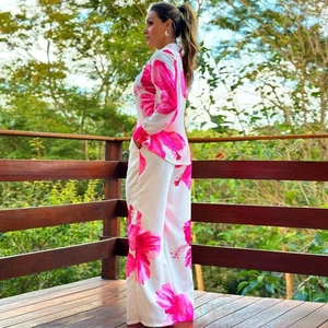 Women's 2-piece set with long-sleeve floral shirt and high-waist wide-leg pants