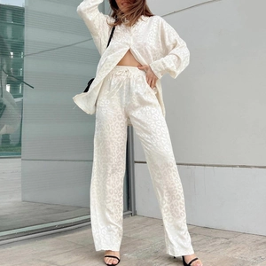 Chemisier Imprimé Léopard Pour Femmes Et Pantalon Jambe Large Haut Et Bas Aspect Satin Décontracté Manches Longues