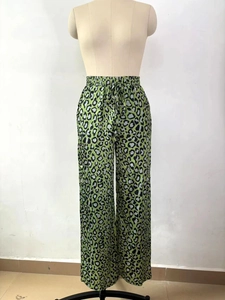 Pantalon large vert à imprimé léopard avec taille élastique et tissu léger aéré