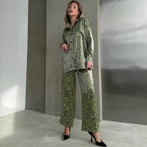 Ensemble 2 pièces léopard pour femme avec chemise longue et pantalon large