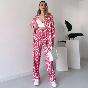 Ensemble 2 pièces pour femme avec chemise zébrée rose et pantalon large à cordon de serrage