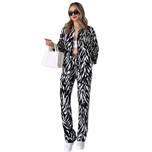 Ensemble deux pièces pour femme avec imprimé zèbre, chemise longue et pantalon