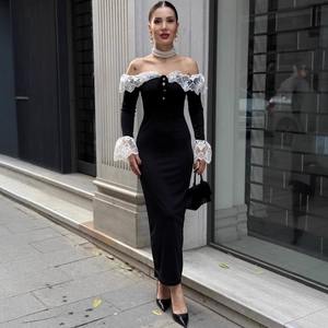 Robe noire élégante à épaules dénudées avec dentelle florale blanche et coupe ajustée