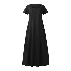 Detailansicht der versteckten Seitentaschen an einem schwarzen Baumwoll-Leinen-Kleid