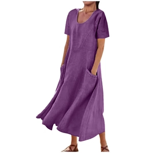 Detailaufnahme von lila Kurzarm-Maxikleid aus Baumwolle und Leinen mit großen Seitentaschen
