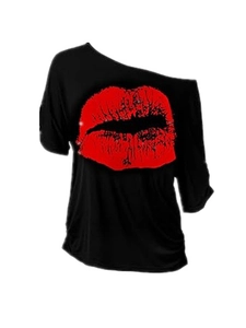 Γυναικείο μαύρο T-shirt με έξω τους ώμους και vintage κόκκινα χείλη τύπωμα στυλ '80