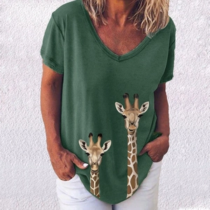 Detail of the elegant V-neck and artistic giraffe print on the dark green T-shirt