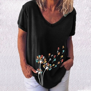 Close-up of creative cat dandelion print on black V-neck short sleeve casual T-shirt