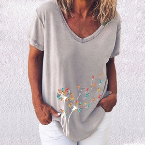 Close-up of elegant V-neck and artistic cat dandelion print on grey short sleeve T-shirt