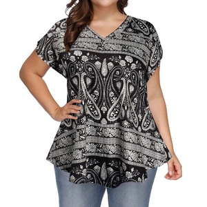 Plus size V-neck short sleeve top with black and white paisley floral print