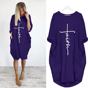 Robe violette oversize à manches longues avec imprimé croix Faith et poches latérales