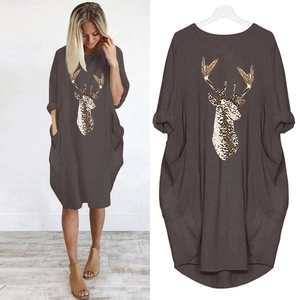 Robe large femme gris anthracite avec imprimé renne léopard et poches latérales