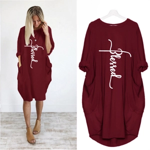 Robe bordeaux à manches longues avec imprimé Blessed et poches en coupe ample