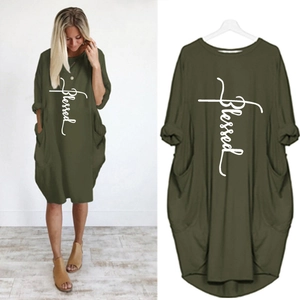 Robe mi-longue vert armée à manches longues avec imprimé Blessed et poches latérales