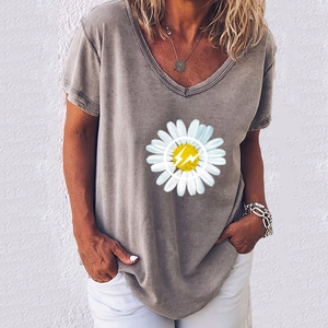 T-shirt gris en coton à col en V avec imprimé marguerite et motif éclair tendance
