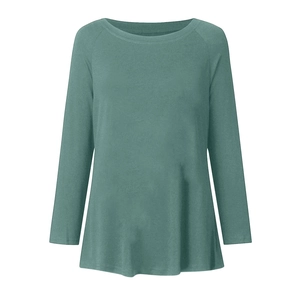 Détail du t-shirt manches longues vert gris avec manches raglan et texture en coton