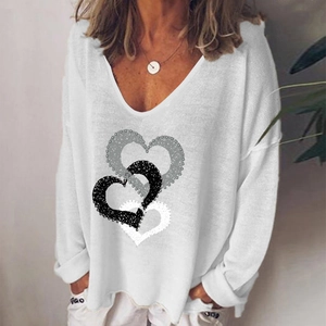 Women's V-neck long sleeve white T-shirt with triple heart graphic print in casual style