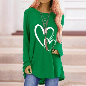 T-shirt femme décontracté à manches longues vert avec motif cœurs blancs imprimé