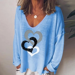 Detail of the creative overlapping heart print on the blue long-sleeve V-neck T-shirt