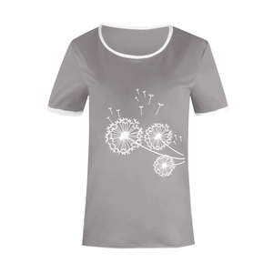 Détail d'un t-shirt gris avec imprimé pissenlit et bordures blanches contrastées