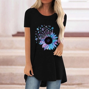 Detail of sunflower jigsaw puzzle print on casual black round neck short sleeve tunic