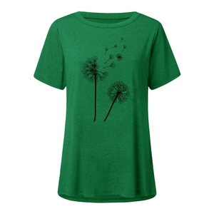 Gros plan sur l'imprimé pissenlit et la texture du tissu d'un t-shirt vert émeraude