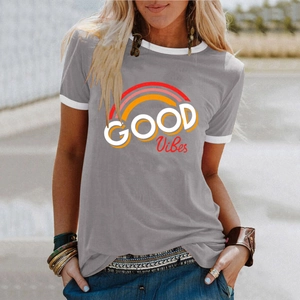 T-shirt ringer gris pour femme avec imprimé arc-en-ciel Good Vibes et bordure blanche