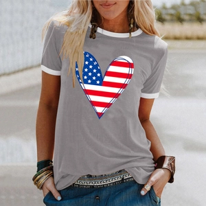 Women's crewneck T-shirt in dark grey with Independence Day heart American flag print