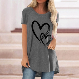 Women's dark gray casual crew neck t-shirt with overlapping heart print and curved hemline