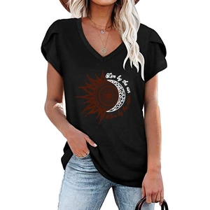 T-shirt col V pour femmes avec imprimé soleil et lune et manches à volants