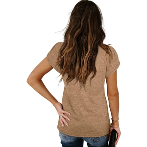 Vue de dos du t-shirt marron col en V avec imprimé soleil et lune pour femme style d'été