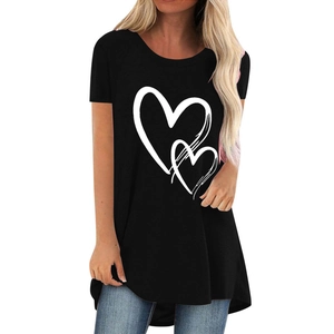 Women black casual t-shirt with white overlapping heart print and high-low hem design