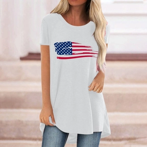 T-shirt long blanc pour femme avec imprimé drapeau américain et ourlet arrondi