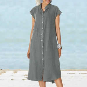 Robe mi-longue gris foncé en coton et lin avec col montant et boutonnage sur le devant