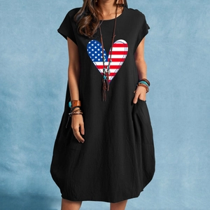 Abito nero da donna in cotone e lino con cuore bandiera USA e pratiche tasche