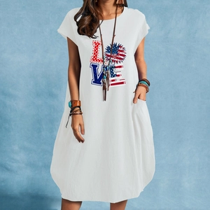 Weißes Leinenkleid zum Unabhängigkeitstag mit US-Flaggen LOVE Print und Taschen