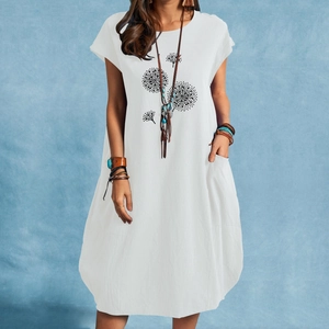 Weißes Leinenkleid mit Pusteblumen-Druck, kurzen Ärmeln und praktischen Seitentaschen