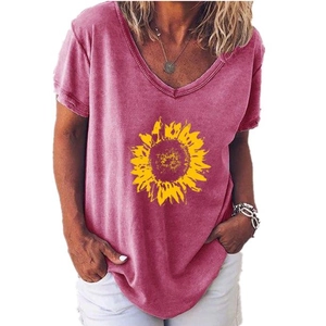 T-shirt femme col en V avec imprimé tournesol rose pour un style estival décontracté