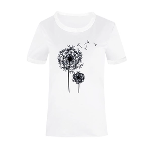 Détail de l'imprimé pissenlit noir dessiné à la main sur un t-shirt blanc en coton doux