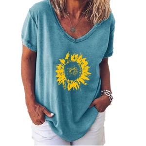 T-shirt femme col en V bleu poudré avec imprimé tournesol vintage et coupe ample