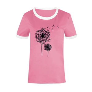 Détail de l'imprimé pissenlit et bordures blanches sur t-shirt rose manches courtes