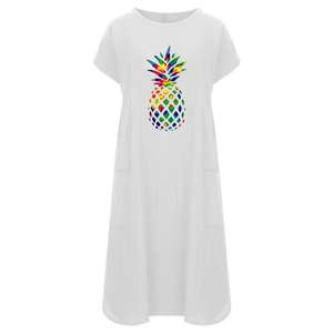 Detail des bunten Ananas-Prints und der Seitentaschen an einem weißen Leinenkleid