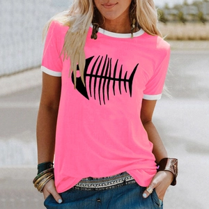 T-shirt femme rose avec imprimé arête de poisson et bordures contrastées au col